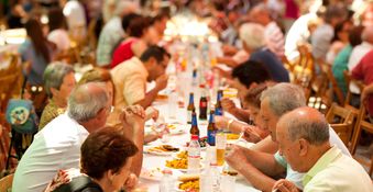 Andalusie rondreis en vakantiehuizen Spanje Natuurlijk paella op het dorpsplein